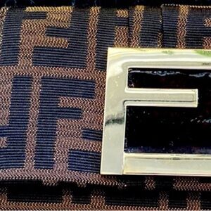 FENDI LARGE WALLET  LIKE NEW.